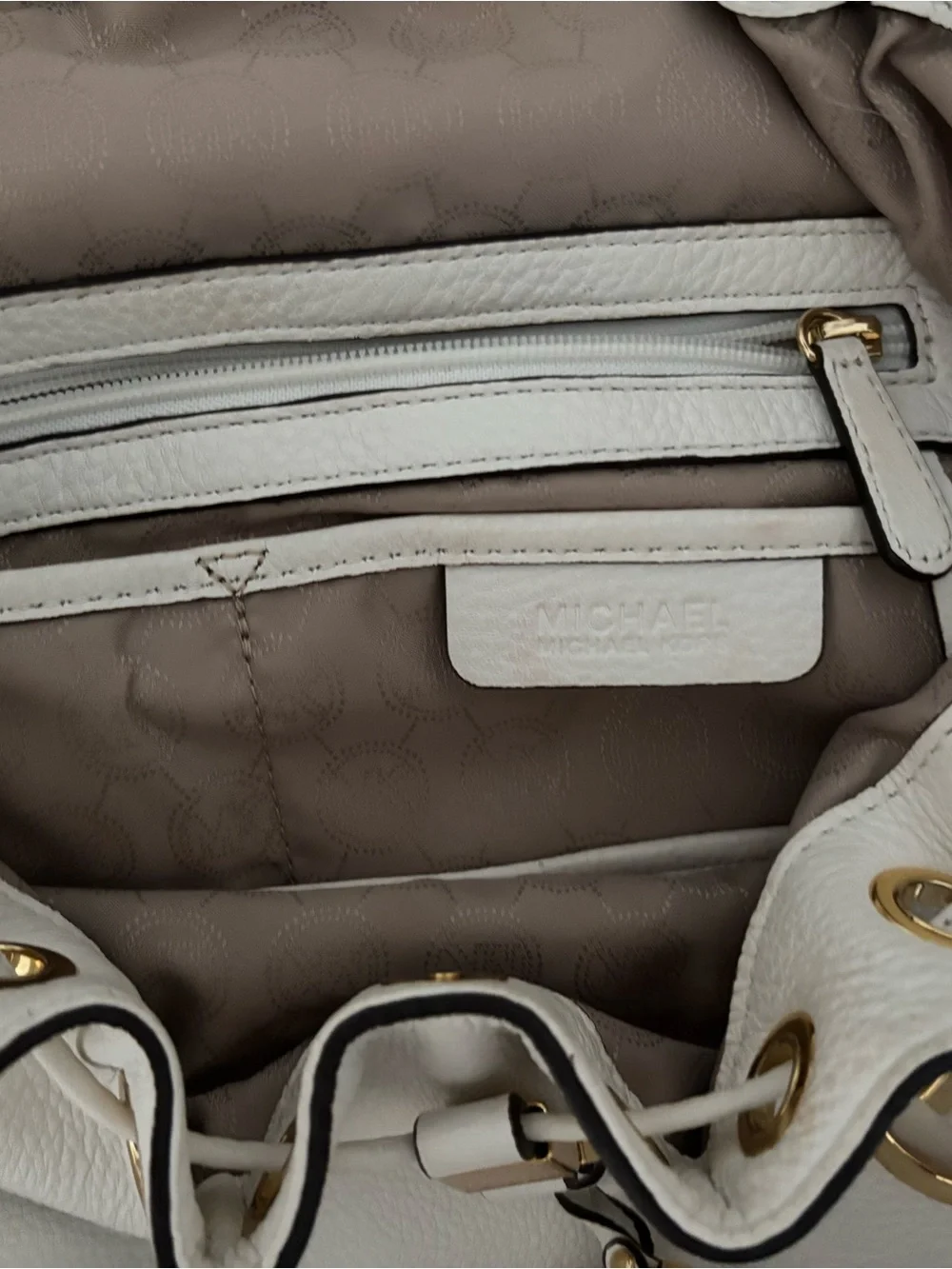 Michael Kors White/Cream Leather tassel hobo/shoulder bag excellent condition